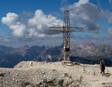 Gipfelkreuz auf dem Sass Pordoi.